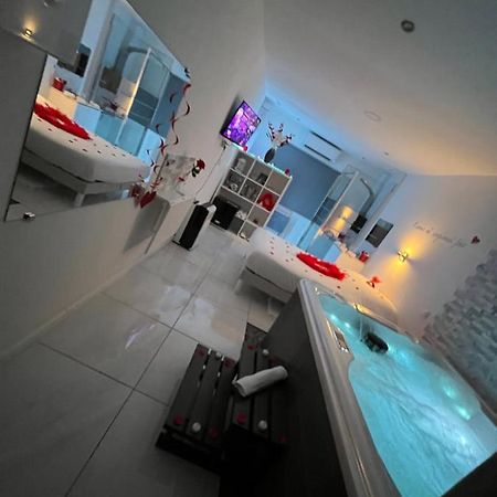 Love Room Avec Spa Privatif Le Rove Buitenkant foto