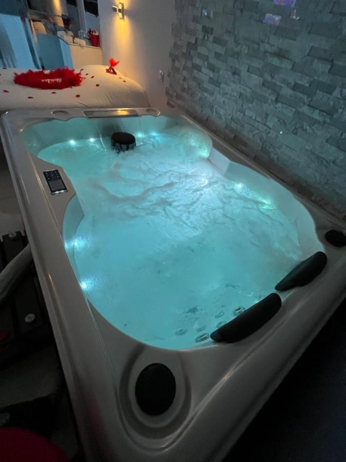 Love Room Avec Spa Privatif Le Rove Buitenkant foto
