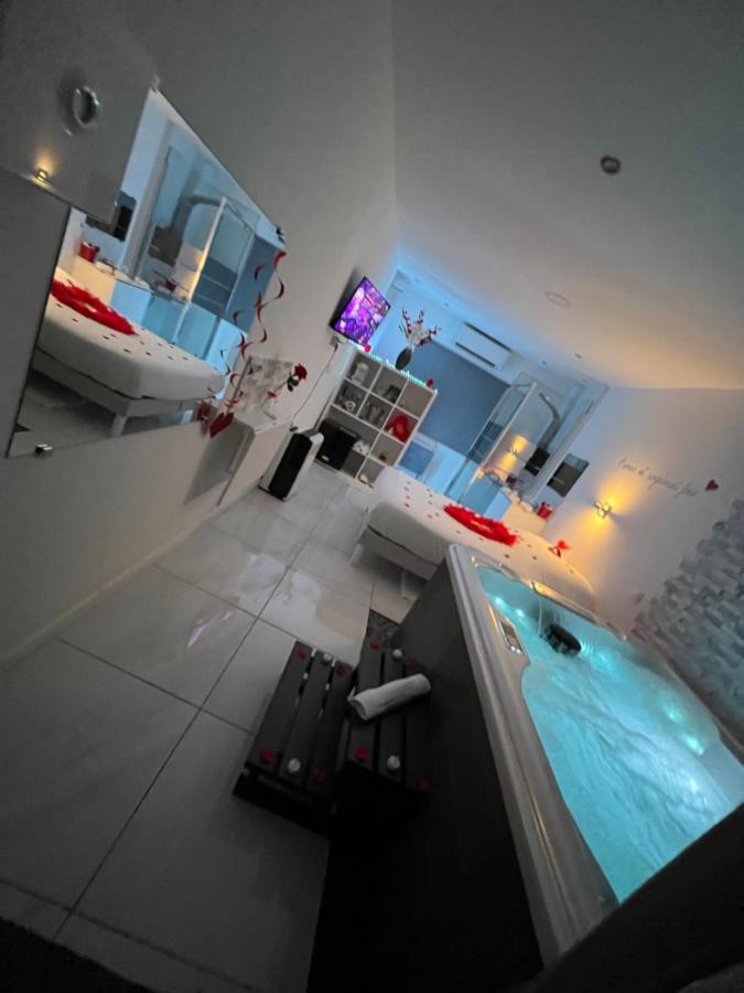 Love Room Avec Spa Privatif Le Rove Buitenkant foto